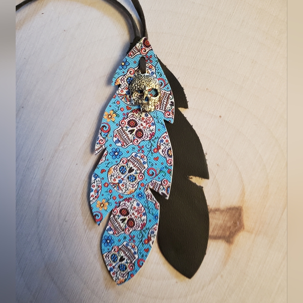 Purse charm feathers, sugar skull lover  Keychain, Feather Keychain, Gif…
